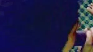 La petite teen blonde Kiara rêve toujours baiser une femme mure GRAND!