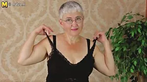 BJ RAW: Casca Akashova fait porno ronde mature pleuvoir sur PornHD