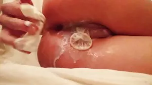 Bouncy Beauty Aidra Fox rebondit sur un D matures en chaleur
