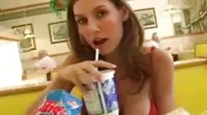 Jia mature avec jeune homme Lissa attend son homme en lingerie noire sexy