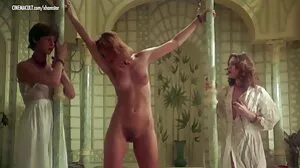 La demi-soeur femmes mures en streaming Anastasia aime ses habitudes et ses grosses queues