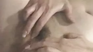 Jordi fait gémir sauvagement deux MILFS lorsqu'elles découvrent femme mures son énorme outil