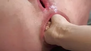 Deux MILF aux seins énormes baisent un video femme mature amateur mec chanceux