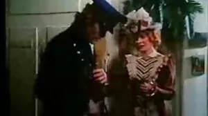 La belle-fille Lacy et sa meilleure amie jettent un femmes mur coup d'œil sur papa Charles!