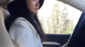 Un étalon à grosse bite donne un coup de main femme mature anglaise à Lena Paul