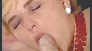 Hung Plumber répare le film porno français femme mature drain et la chatte