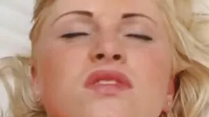 Massage à l'huile amatrice mature dégoulinante et chatte humide ft. Gia Derza