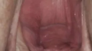 Laney la fait bouger sur une grosse bite femme mature vidéo