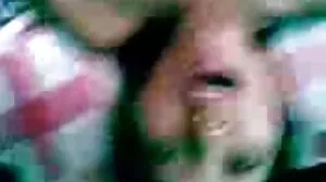 Chloé prépare un creampie comme dessert de film porno de femmes mûres Thanksgiving