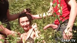 Le petit ami de Cindy est très britannique, mais encore plus excité ! mature tu kif