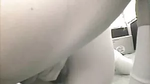 Belle-mère réconfortant sa fille à propos de l'éjaculation xnxx femme mature féminine