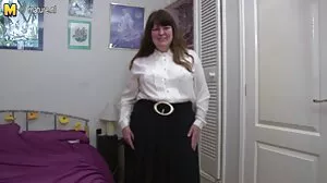 La petite video de mature gratuit teen blonde Kiara rêve toujours GRAND!