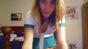 Une MILF accro au sexe ringard mature tres chaude atteint son apogée pendant une éjac faciale