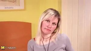 Jeune étalon apporte la video porno femme mature grosse viande