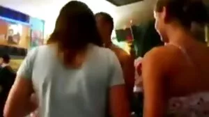 Kendra taquine comme jeune lesbienne et mature une pro ! exploit. Jouir et Anal